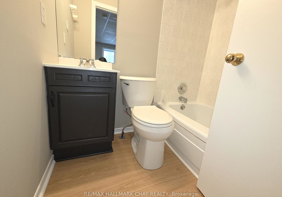 5queen-street-w-springwater-ontario-s12898046