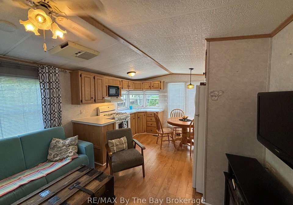 85-theme-park-drive-wasaga-beach-ontario-s12898318