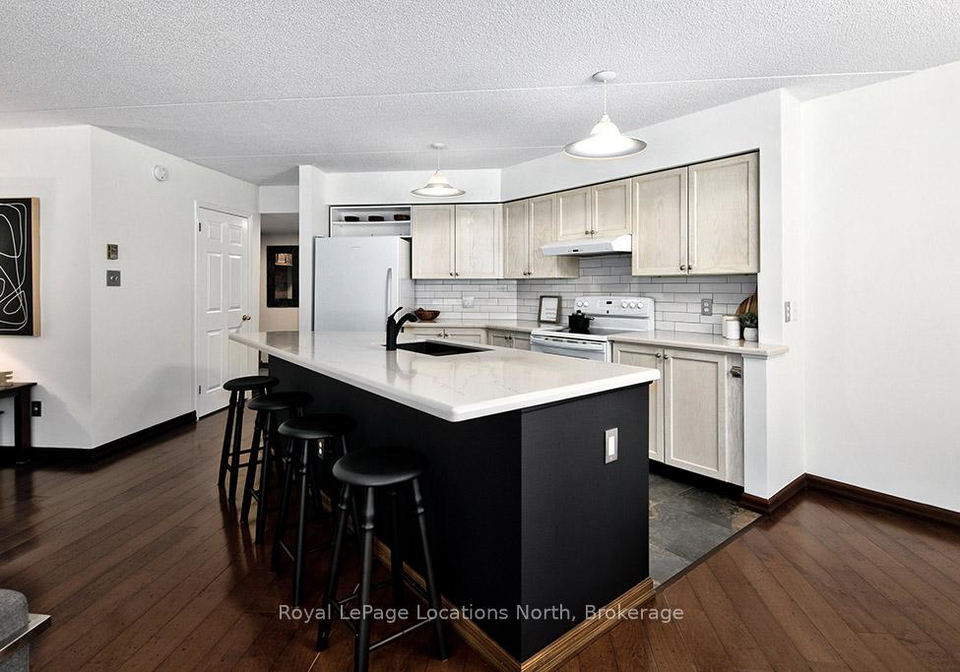 365-mariners-way-collingwood-ontario-s12898836