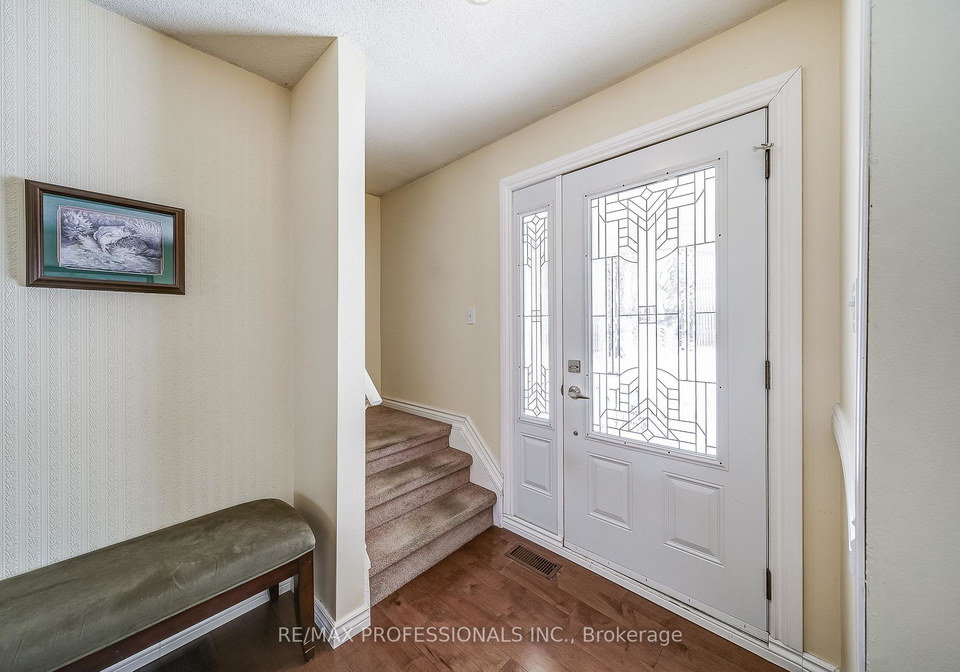 2-agnes-street-barrie-ontario-s12908606