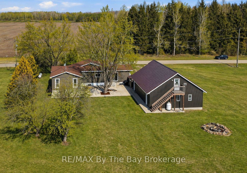 2533-flos-3-road-w-springwater-ontario-s12935852