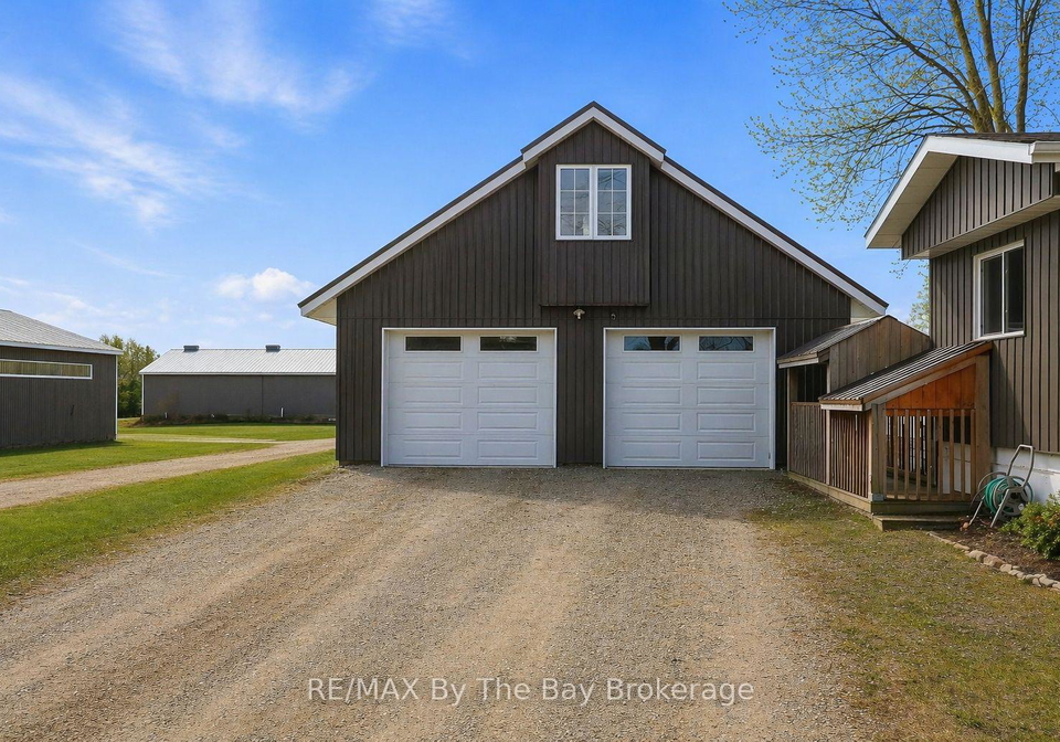 2533-flos-3-road-w-springwater-ontario-s12935852