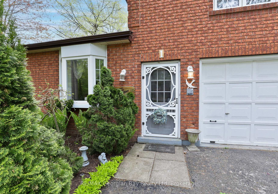 1-lindale-avenue-tiny-ontario-s12942942