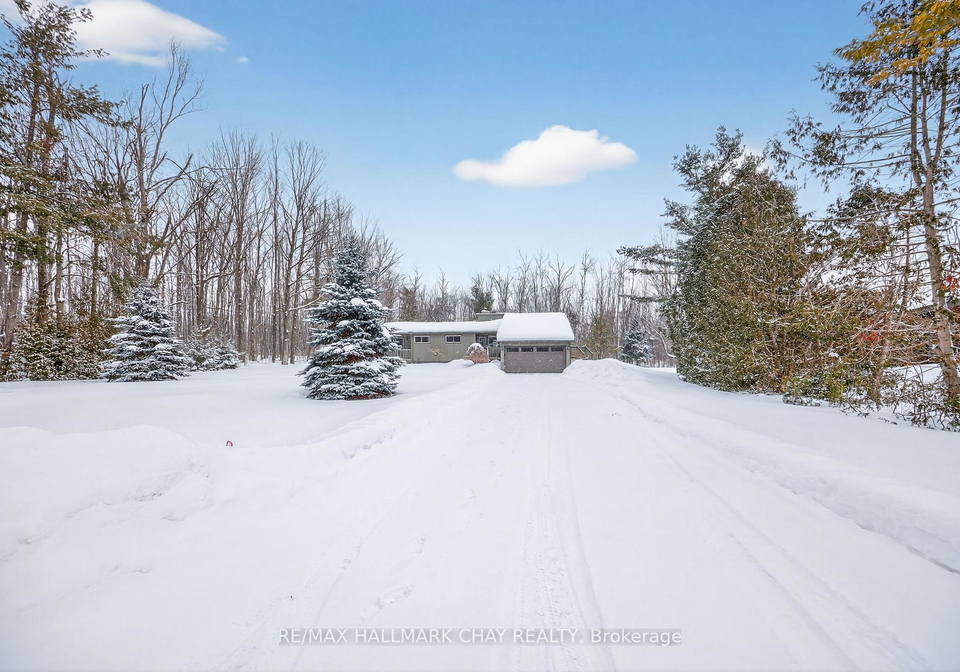 1075-6-line-s-oro-medonte-ontario-s12961792