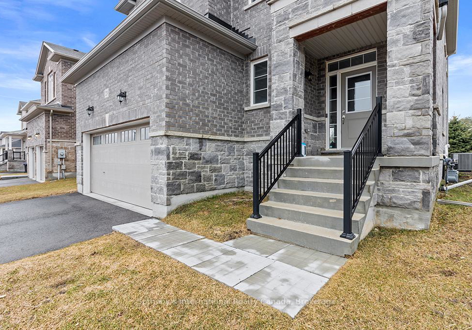 23-autumn-drive-wasaga-beach-ontario-s12965998
