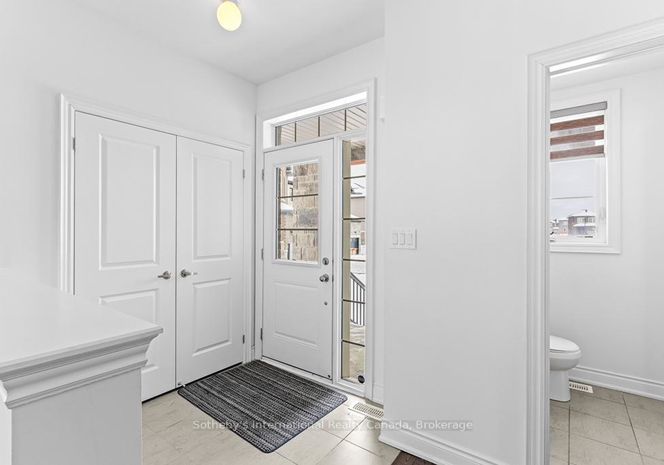 23-autumn-drive-wasaga-beach-ontario-s12965998