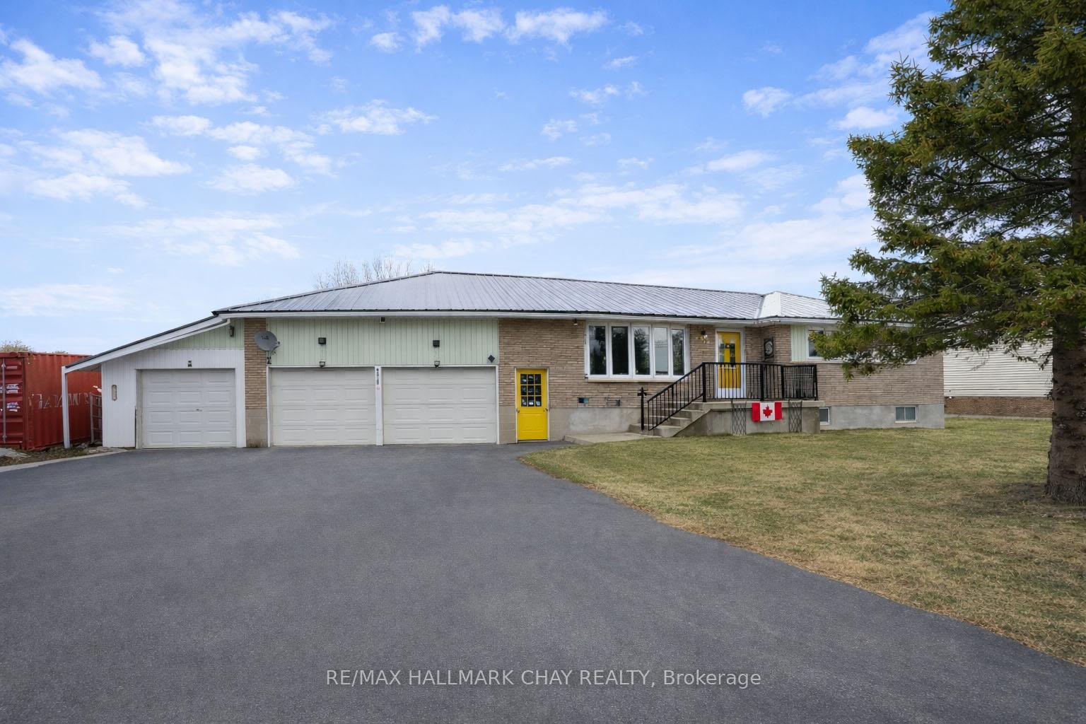 8315-93-highway-tiny-ontario-s12969572