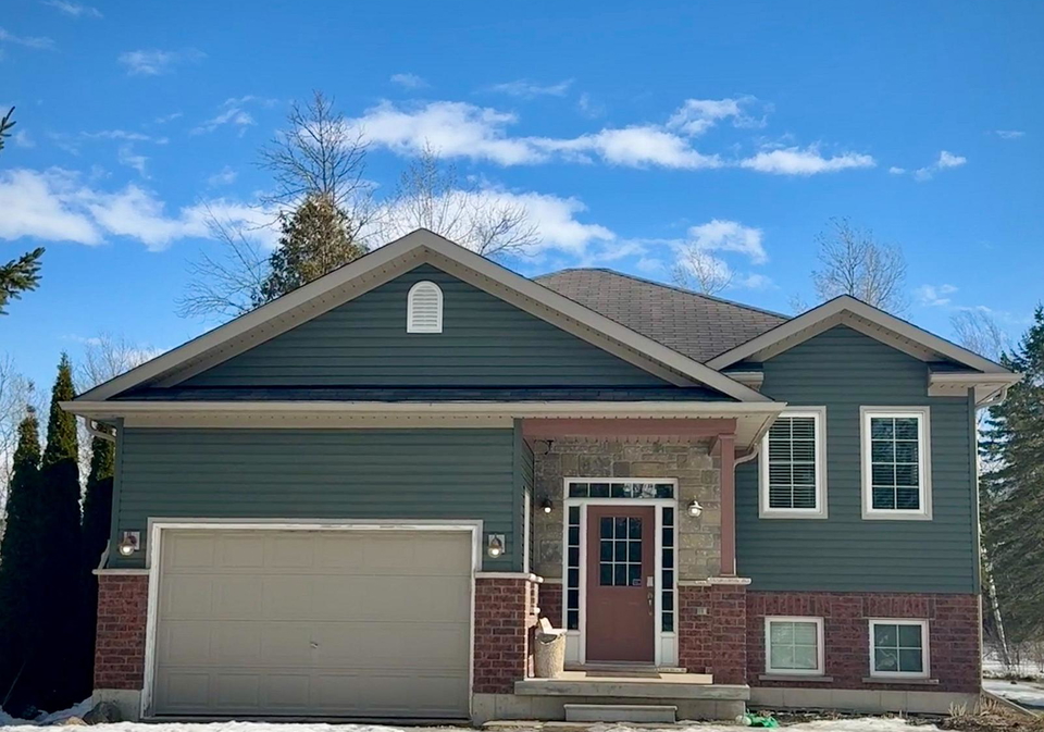 23-robert-street-s-wasaga-beach-ontario-s12974438