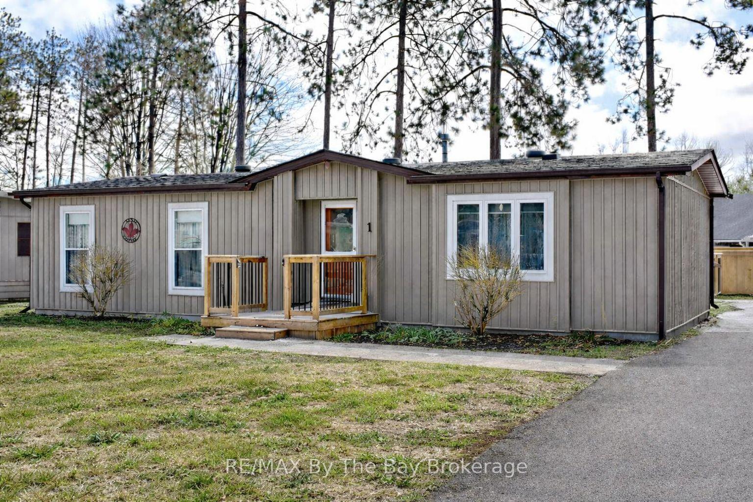 1-golf-avenue-wasaga-beach-ontario-s12976030