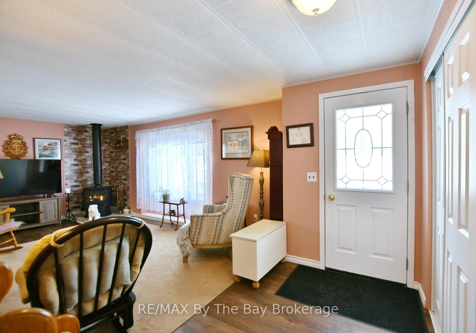 1-golf-avenue-wasaga-beach-ontario-s12976030