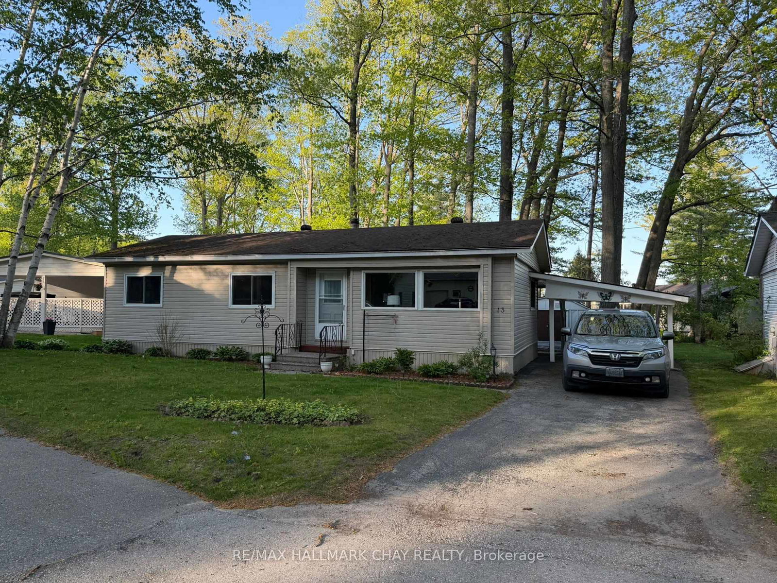 13-carruthers-street-wasaga-beach-ontario-s12986378