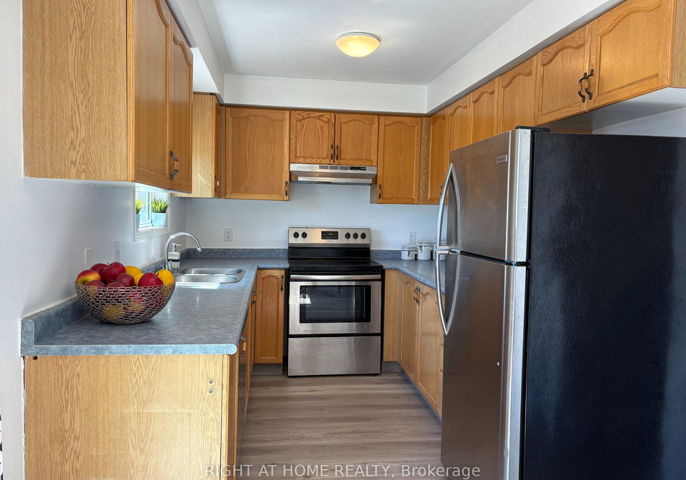 13-golds-crescent-barrie-ontario-s12988284
