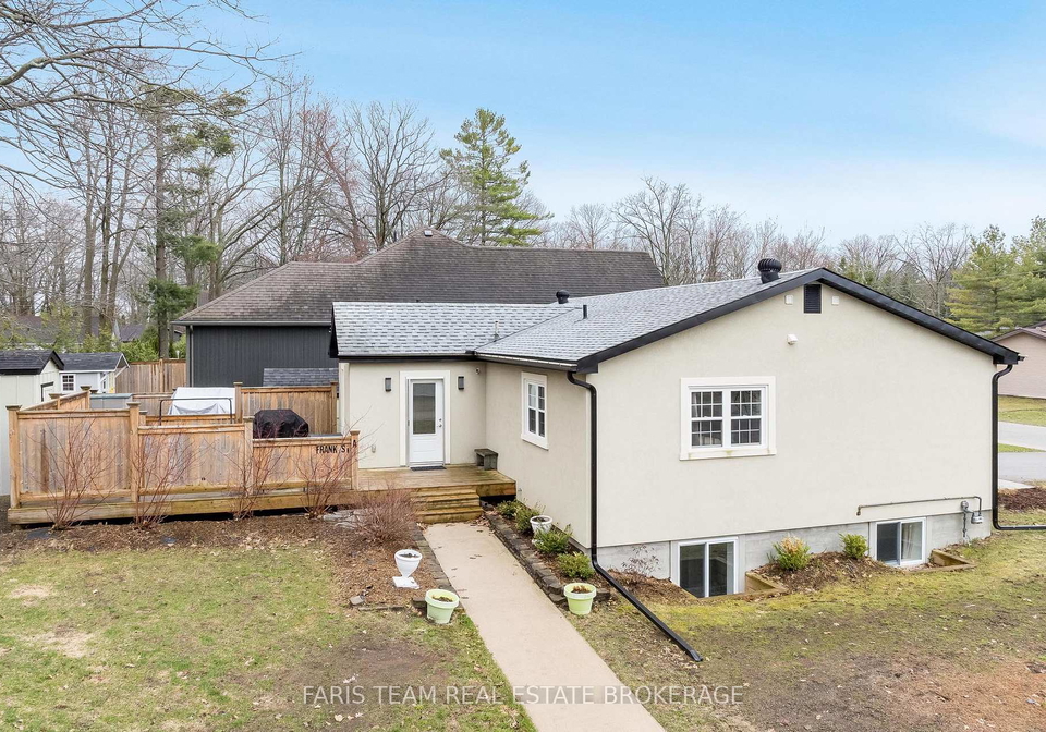 33-frank-street-wasaga-beach-ontario-s12989528