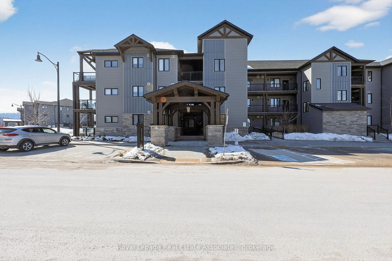 10-beausoleil-lane-collingwood-ontario-s12992772