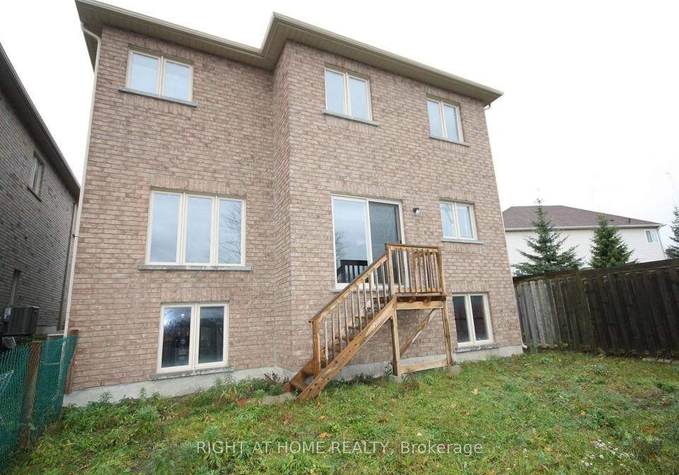 66-white-crescent-barrie-ontario-s12993554