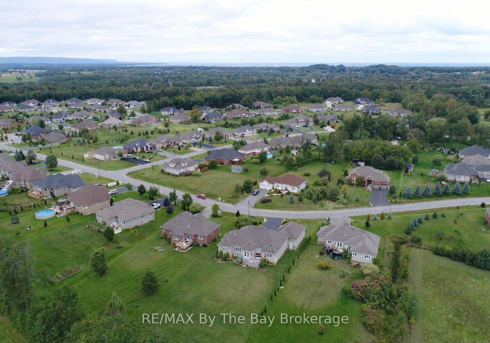 18-maple-drive-clearview-ontario-s12994264