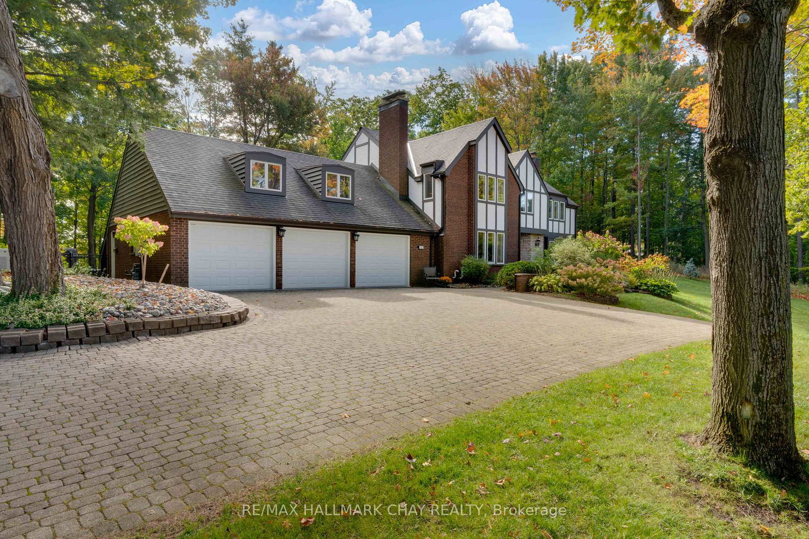 11-park-trail-springwater-ontario-s12995010