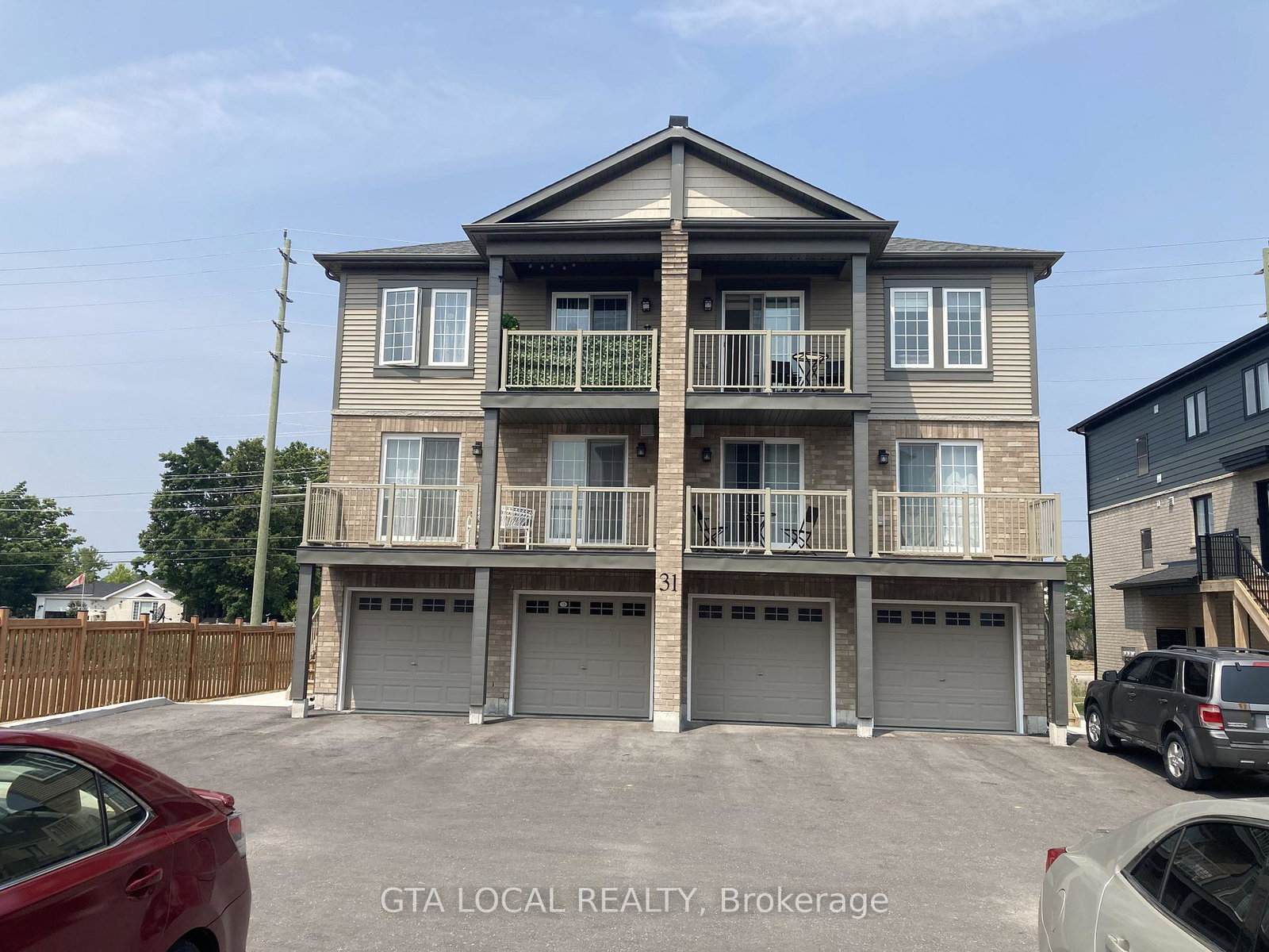3pumpkin-corner-crescent-barrie-ontario-s12997446