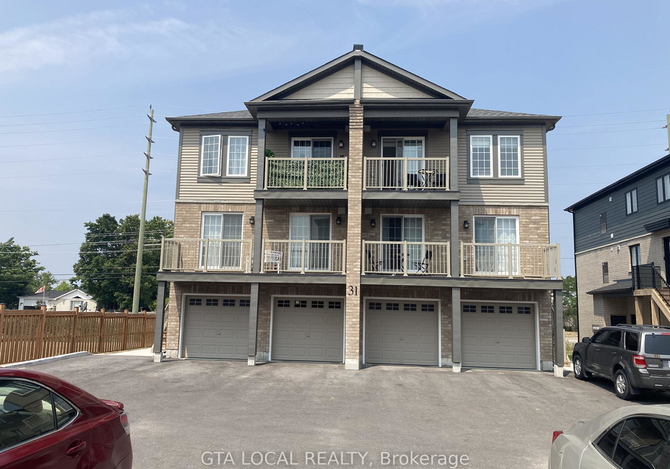 3pumpkin-corner-crescent-barrie-ontario-s12997446