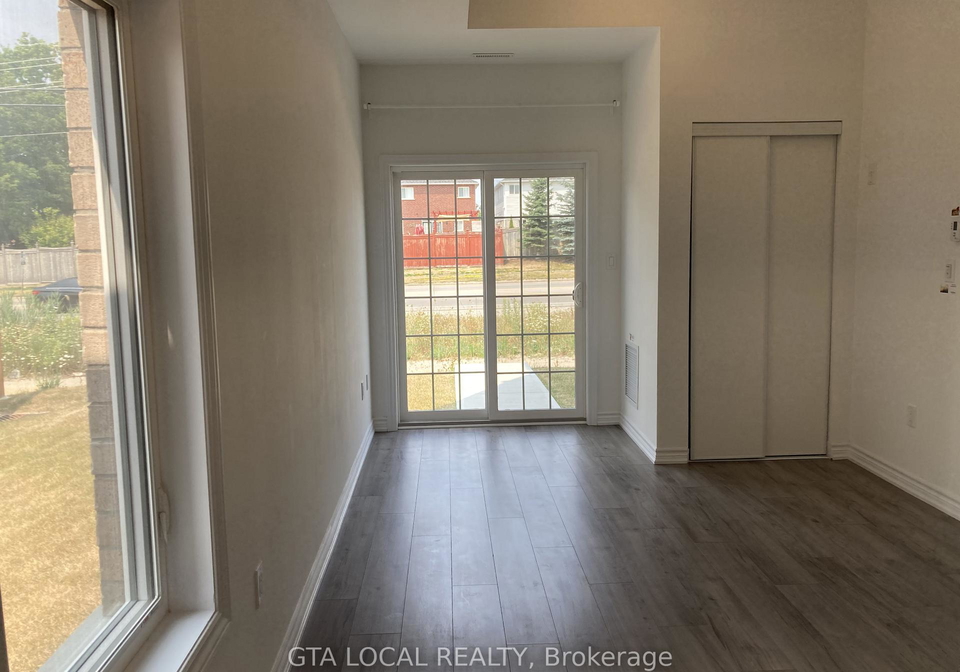 3pumpkin-corner-crescent-barrie-ontario-s12997446