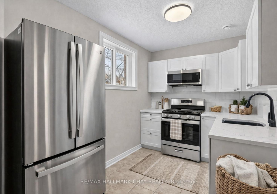 6-grouse-glen-barrie-ontario-s13000290