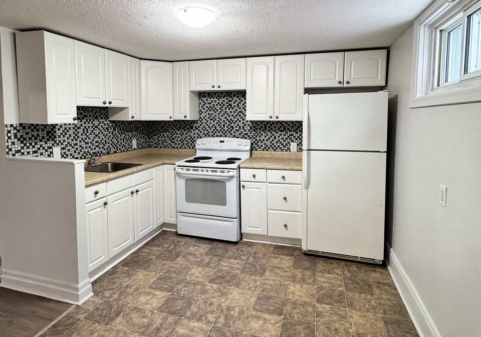 124-berczy-street-barrie-ontario-s13001170