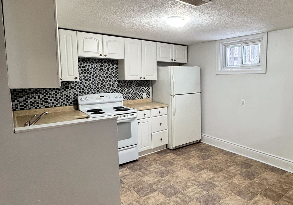 124-berczy-street-barrie-ontario-s13001170