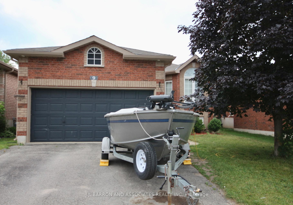 9-seline-crescent-barrie-ontario-s13022604