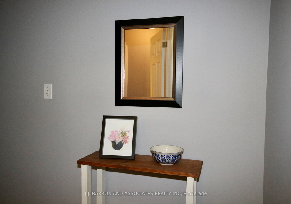 9-seline-crescent-barrie-ontario-s13022604