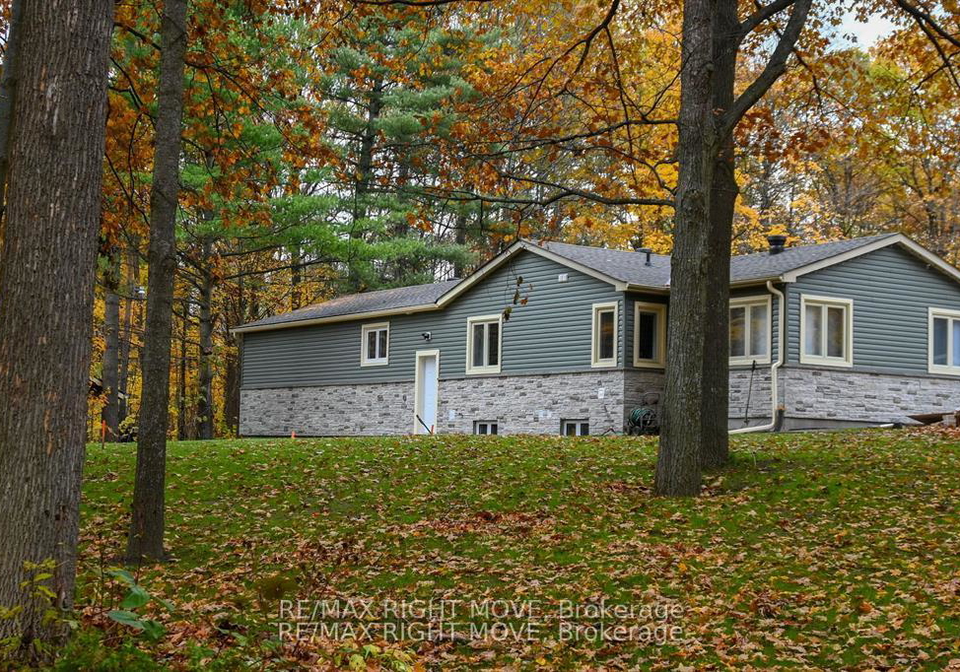 32-mills-circle-springwater-ontario-s13023480