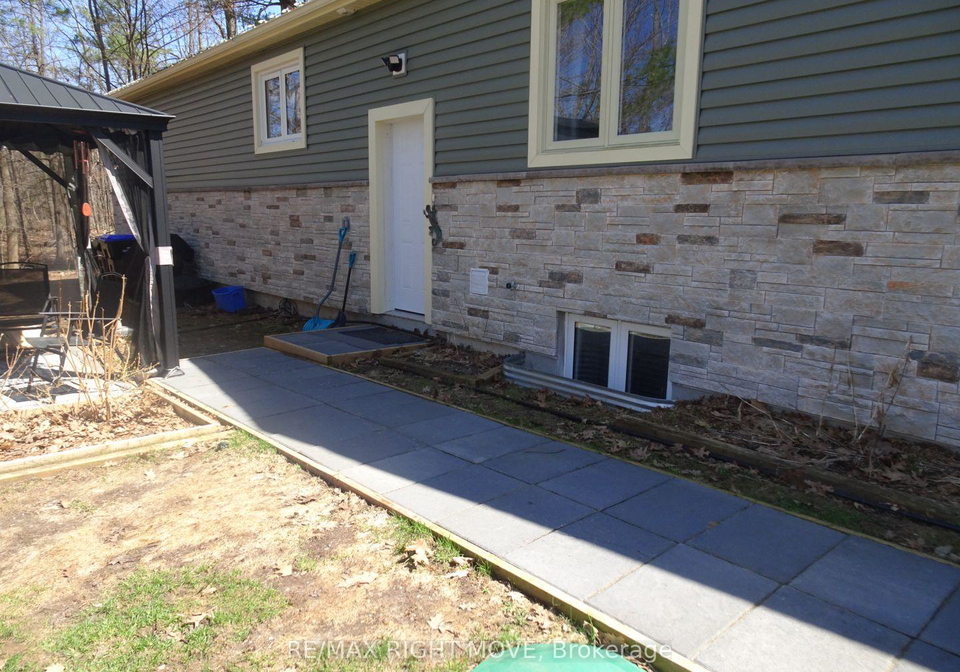 32-mills-circle-springwater-ontario-s13023480