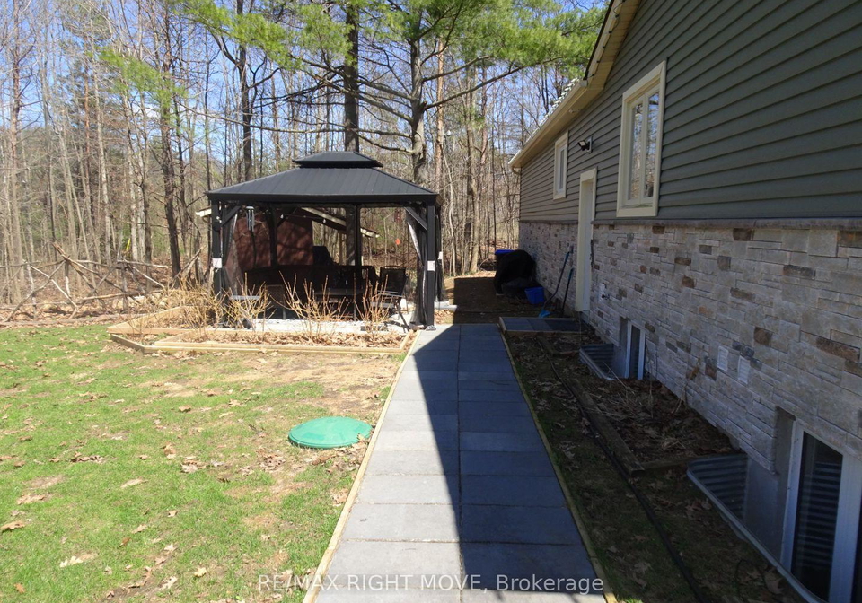 32-mills-circle-springwater-ontario-s13023480
