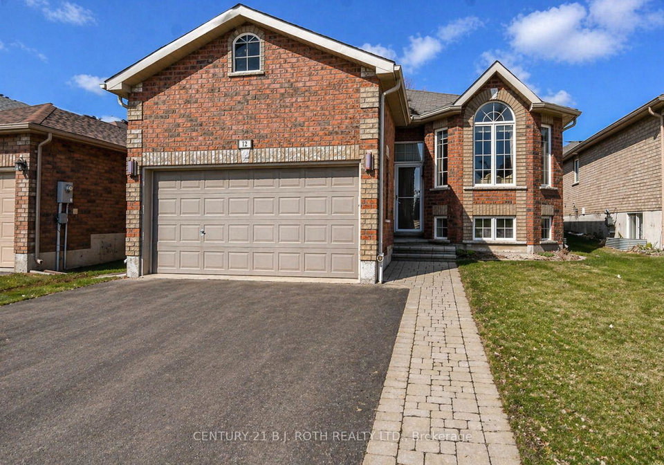 12-white-crescent-barrie-ontario-s13039846