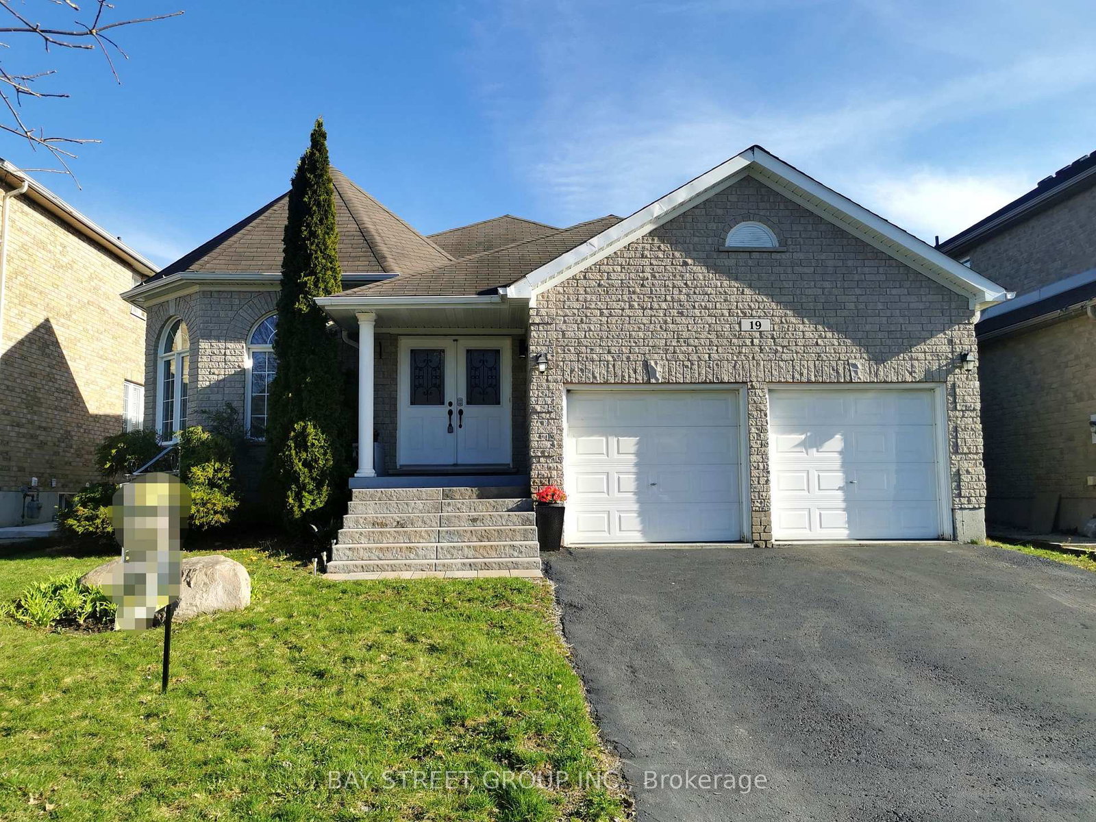 19-falcon-crescent-barrie-ontario-s13043904