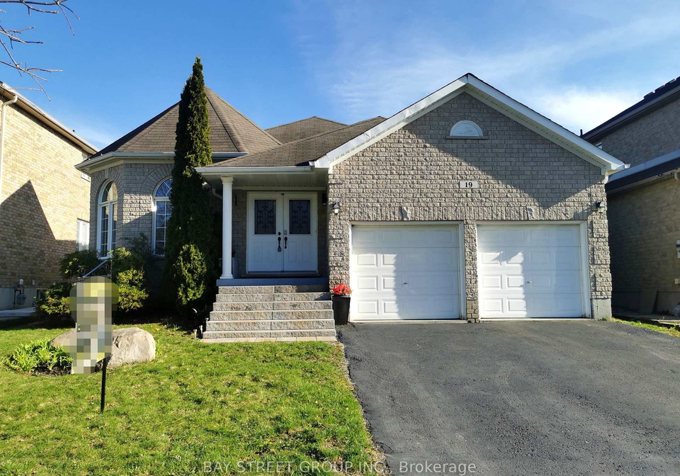 19-falcon-crescent-barrie-ontario-s13043904