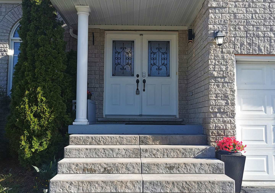 19-falcon-crescent-barrie-ontario-s13043904