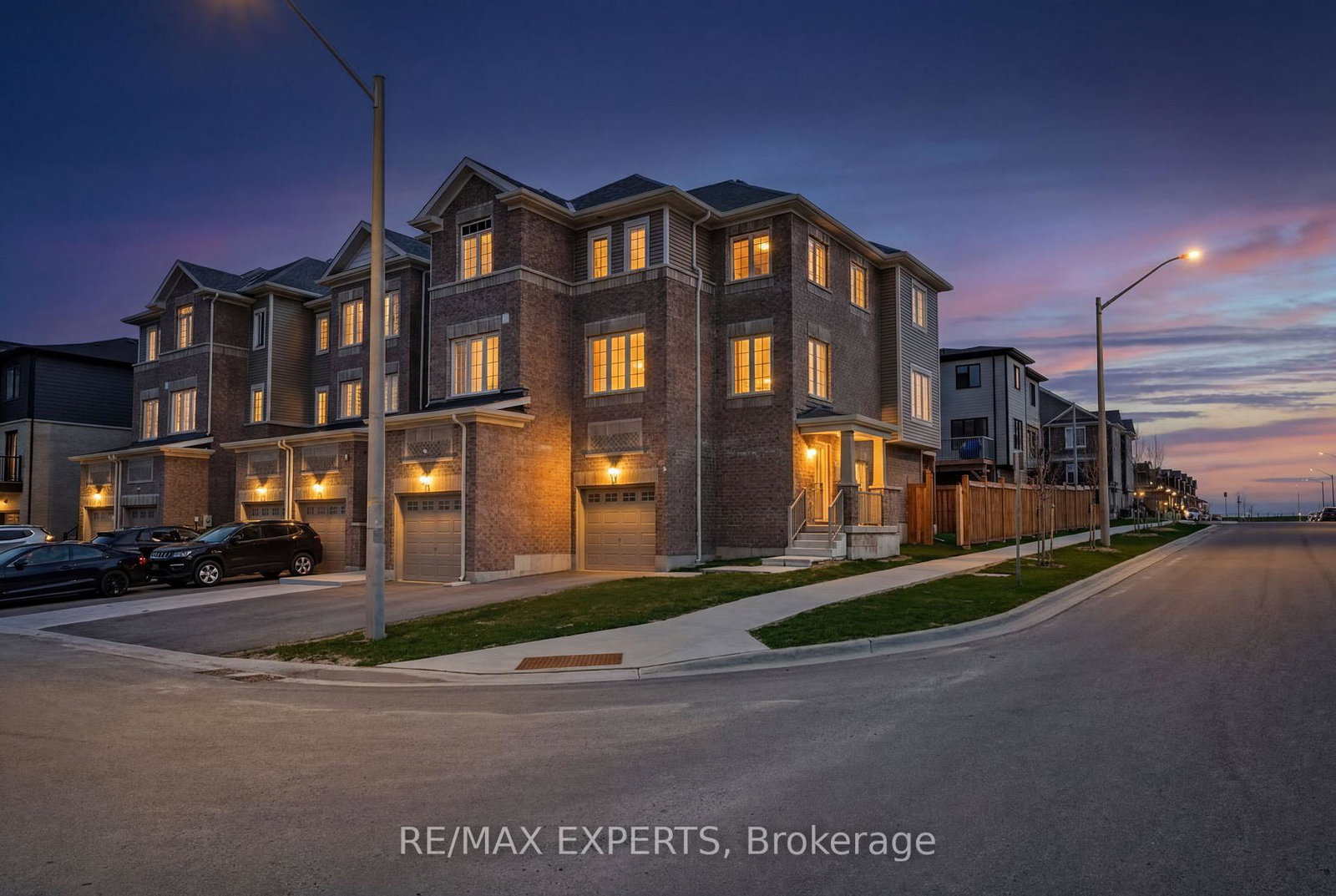 2-pumpkin-corner-crescent-barrie-ontario-s13048270