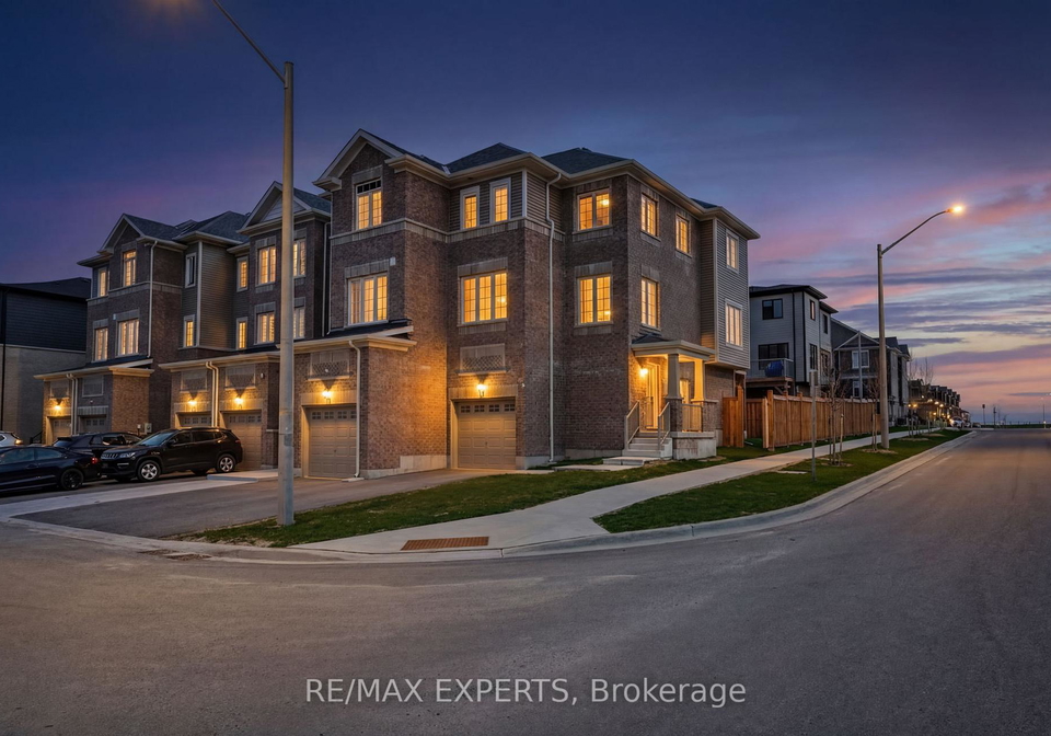 2-pumpkin-corner-crescent-barrie-ontario-s13048270