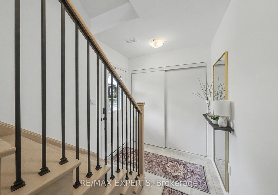 2-pumpkin-corner-crescent-barrie-ontario-s13048270