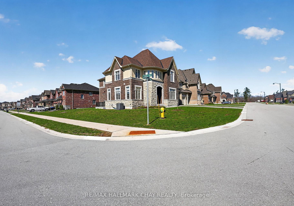 12-thompson-way-springwater-ontario-s13049728