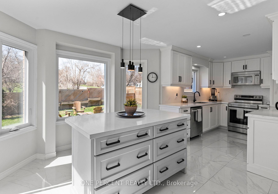 1-dixon-court-barrie-ontario-s13053654