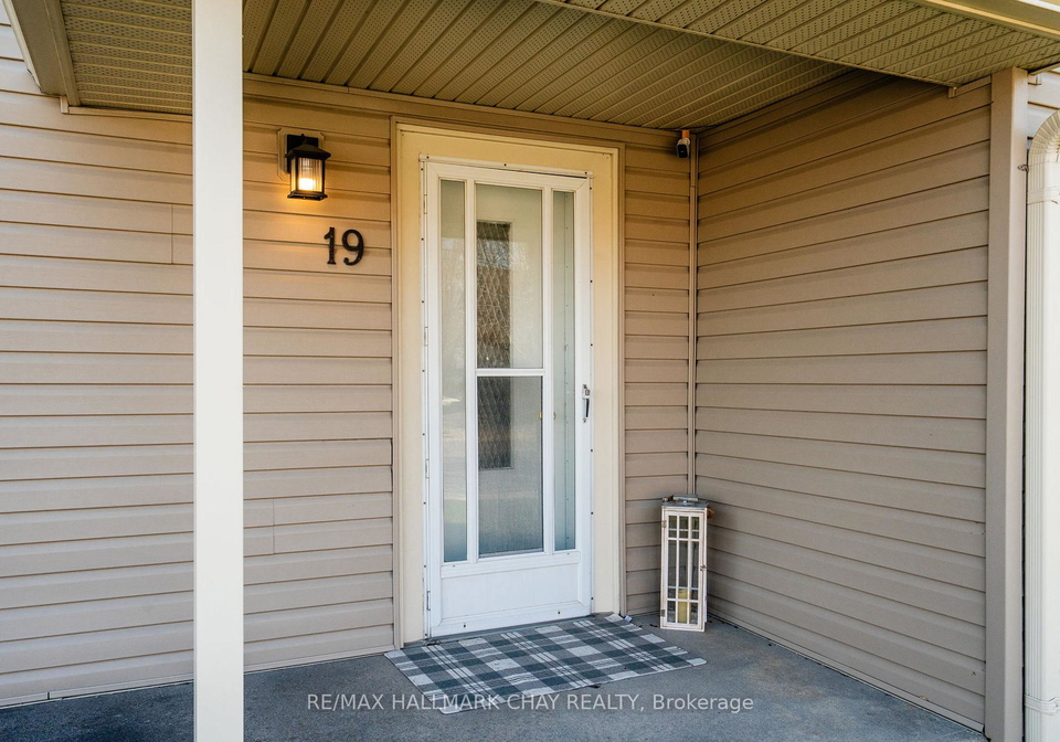 19-yonge-street-s-springwater-ontario-s13056710