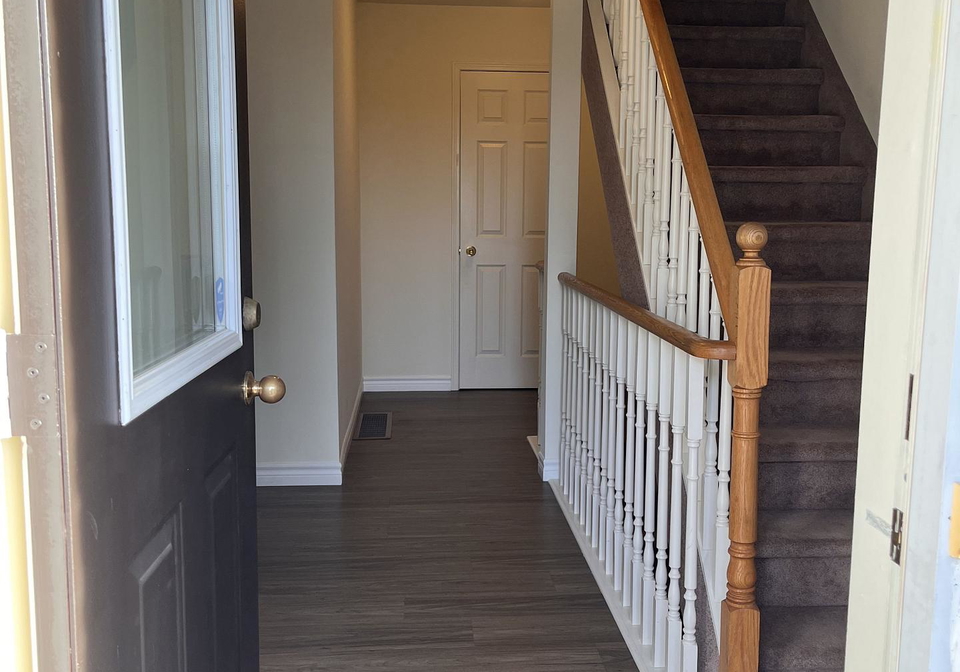 490-veterans-drive-barrie-ontario-s13057340