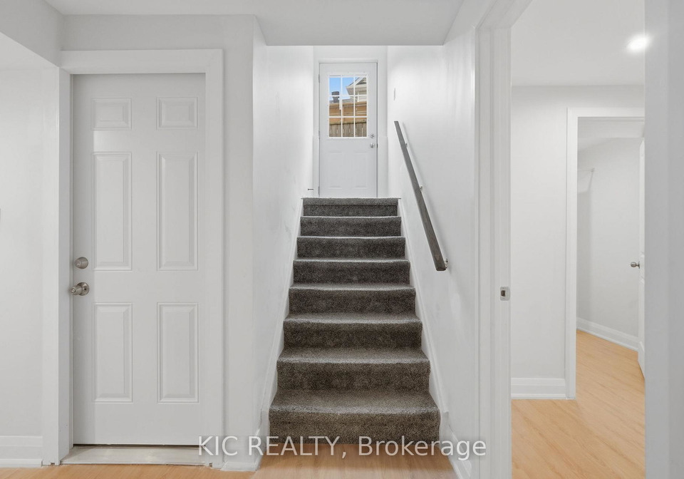 38-maple-crown-terrace-barrie-ontario-s13062146