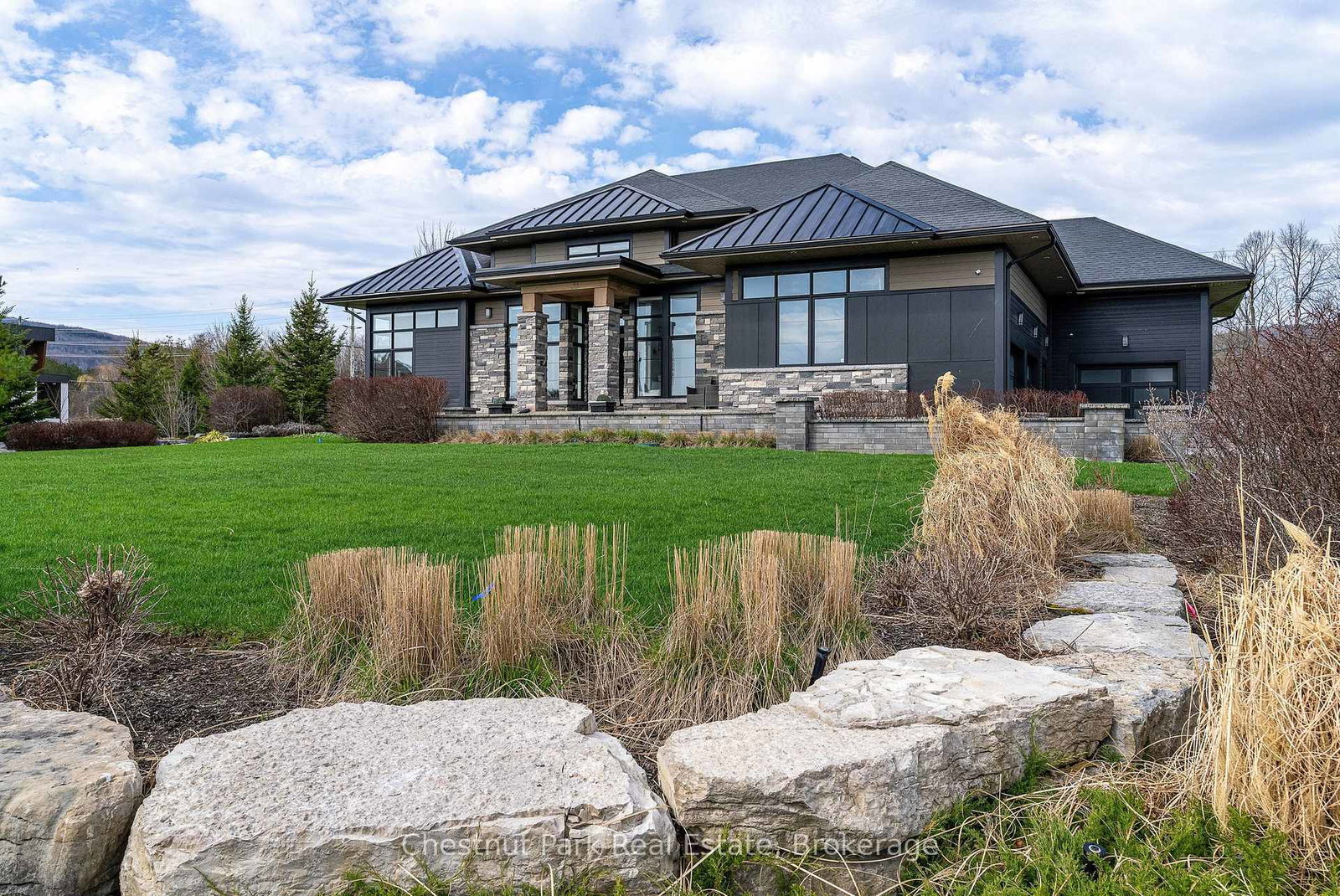 1-windrose-valley-boulevard-clearview-ontario-s13065468