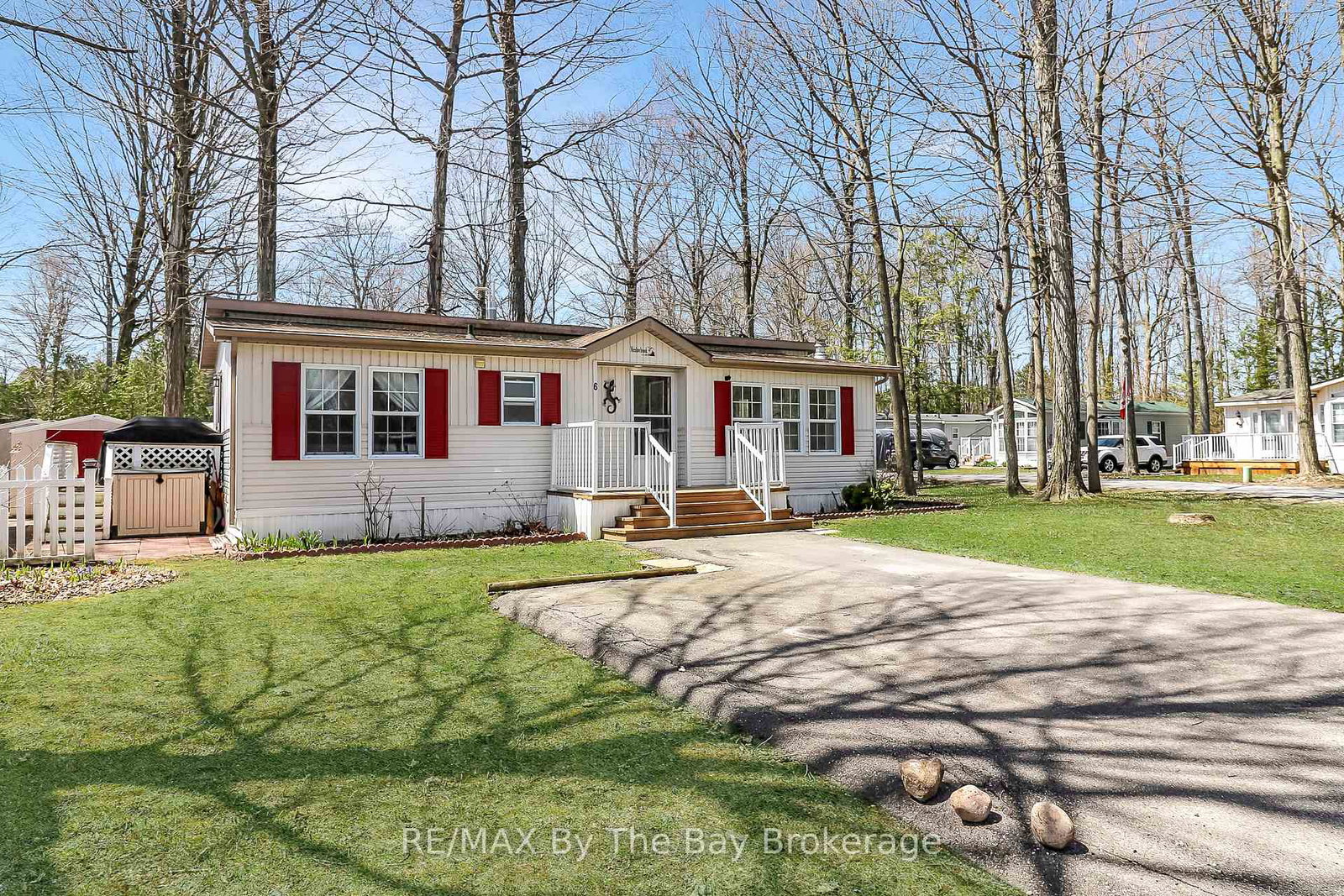 6-pacific-avenue-wasaga-beach-ontario-s13065998