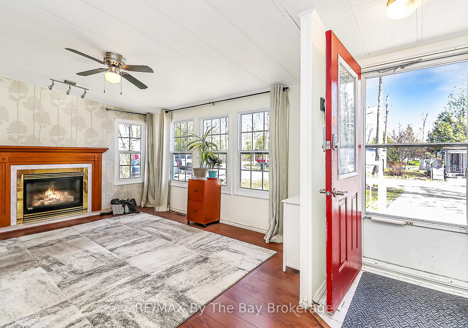 6-pacific-avenue-wasaga-beach-ontario-s13065998