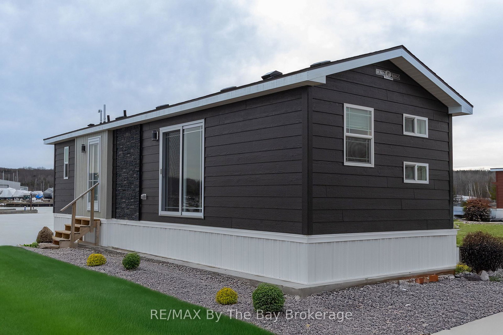 3282-ogdens-beach-road-midland-ontario-s13067668