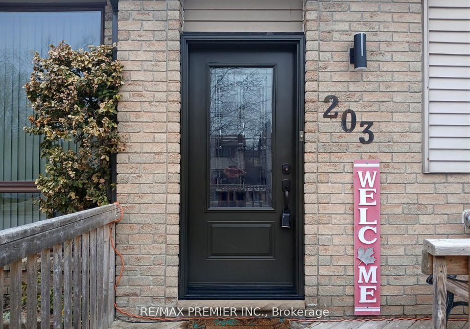 203-burns-circle-barrie-ontario-s13077512