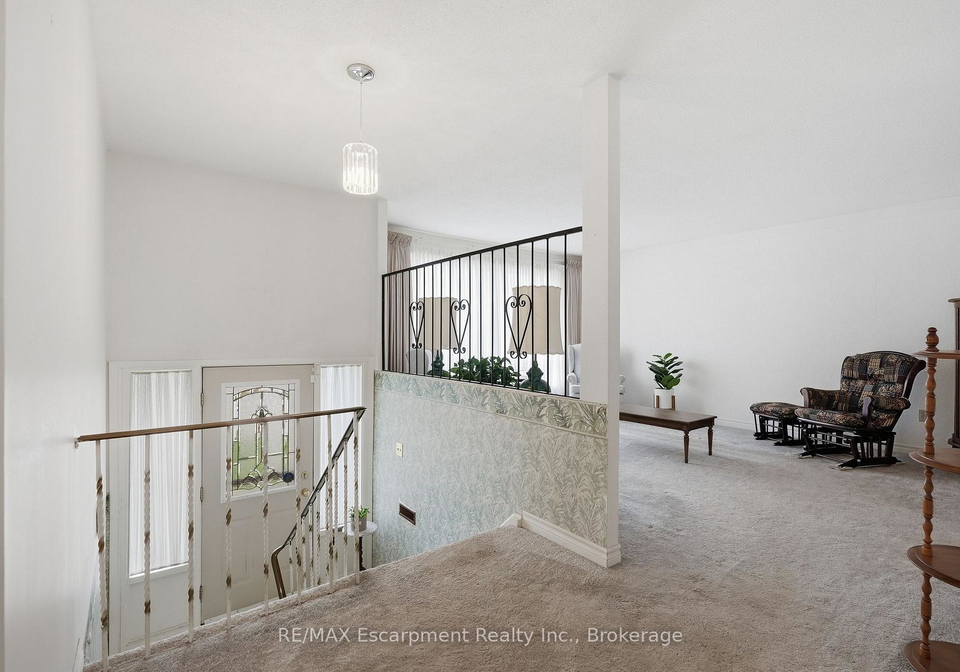 10-farmingdale-crescent-barrie-ontario-s13098958